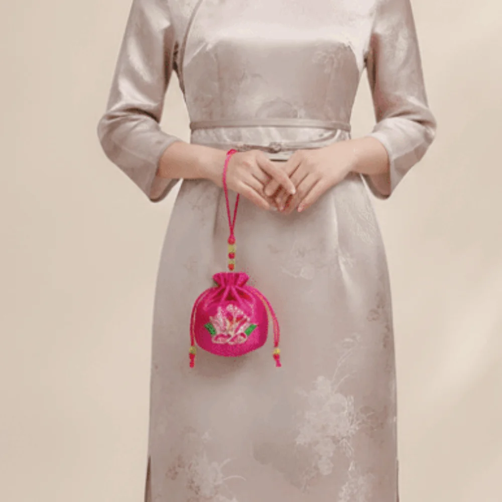 Lotus Embroidery Embroidered Sachet Drawstring Closure Beads Lotus Drawstring Bag Empty Pouch Neck Strap Vintage Chinese Pouch