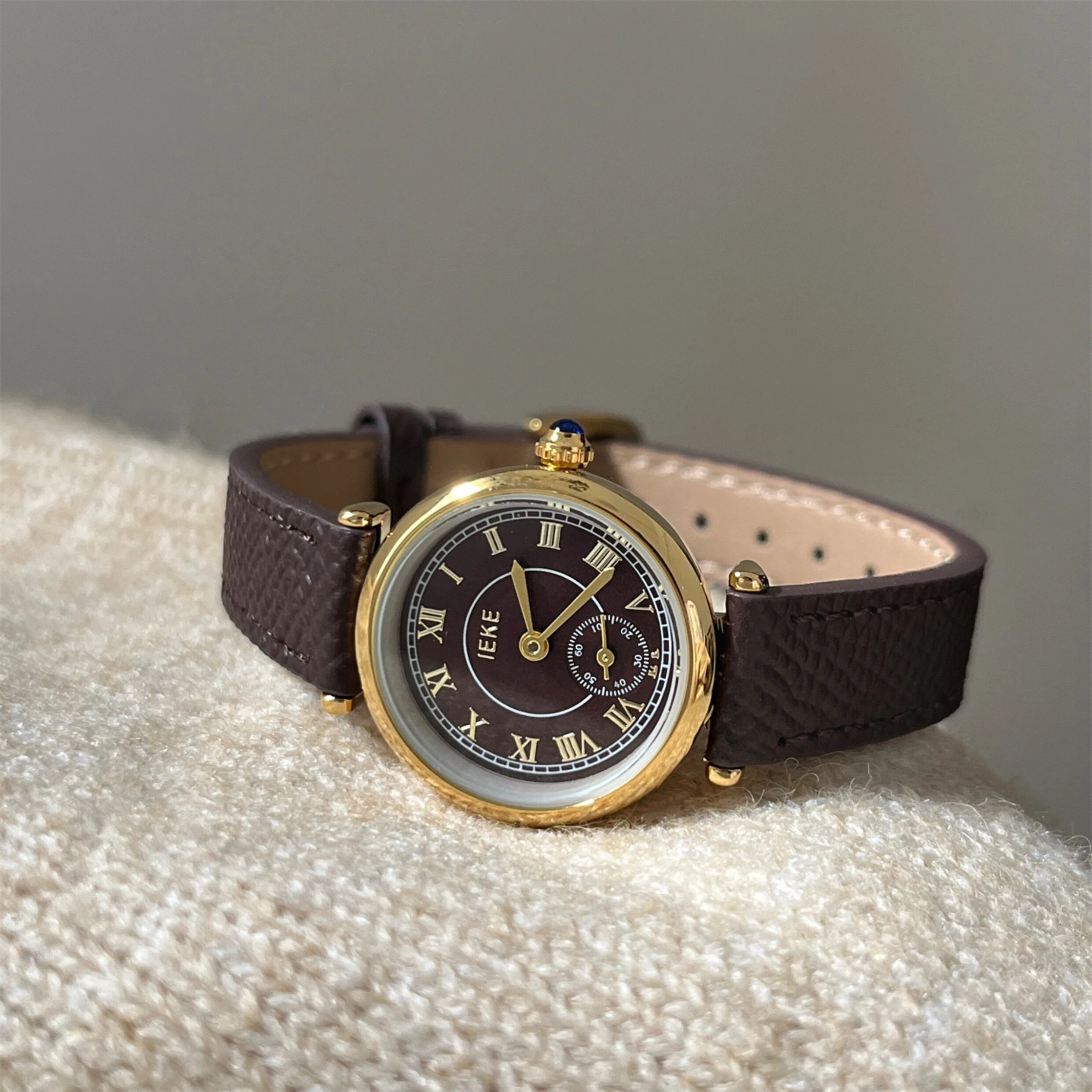 

Модные винтажные часы с кварцевым механизмом и ремешком для женщин, девушек, студенток, подарок, женские аксессуары