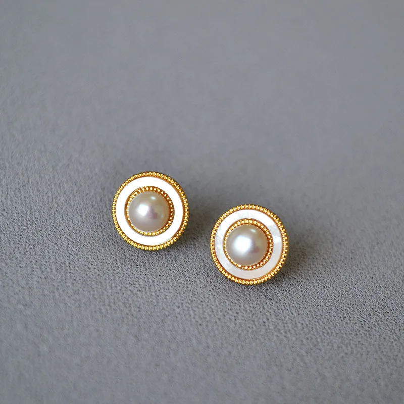 

New Year Christmas French Elegant Classic Daily Commuting Simple Shell Freshwater Pearl Round Stud Earrings Office Lady Earrings