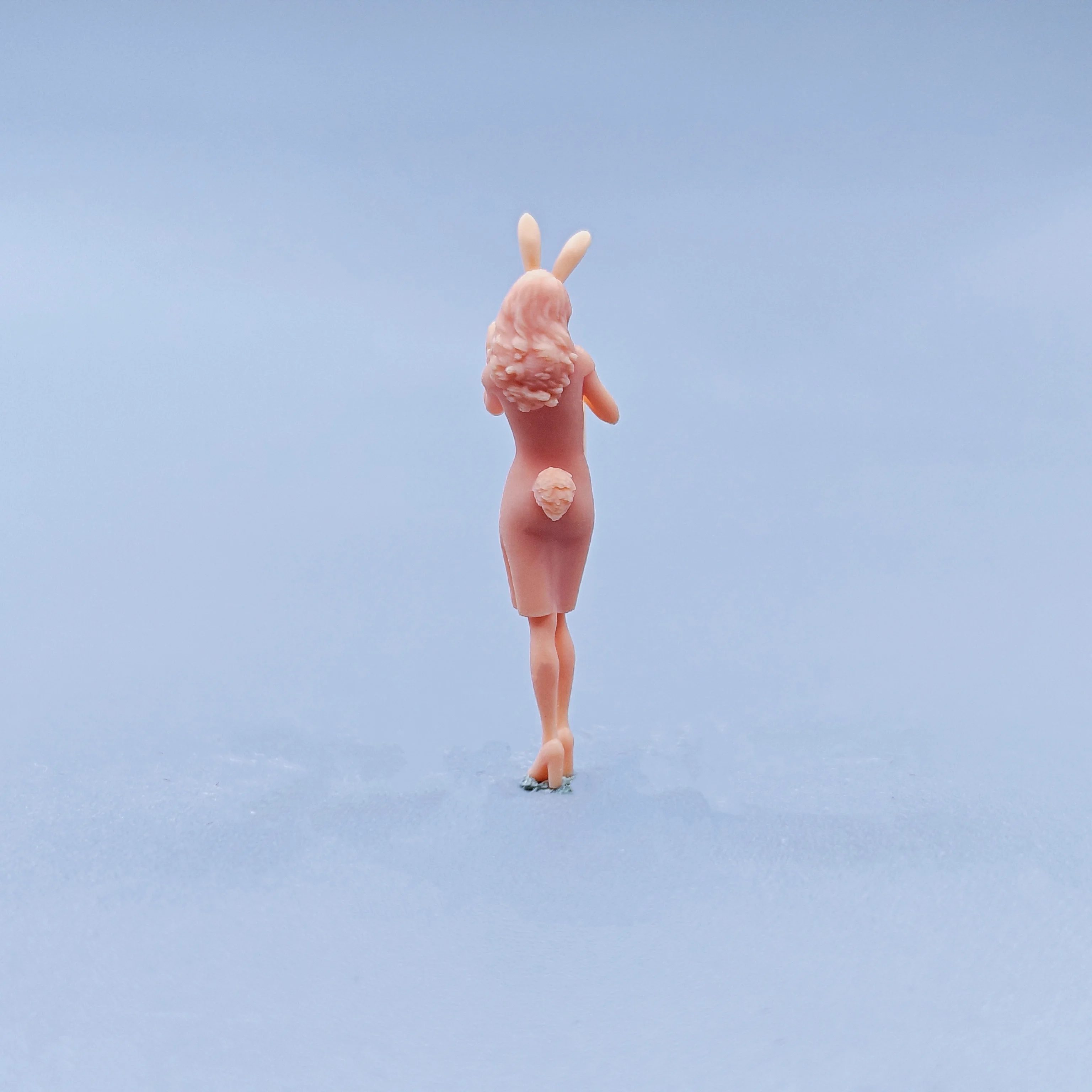 1/64 1/43 ตุ๊กตารุ่นเรซิ่น Qipao สาวกระต่าย Unสี Miniatures Diorama มือวาด C736