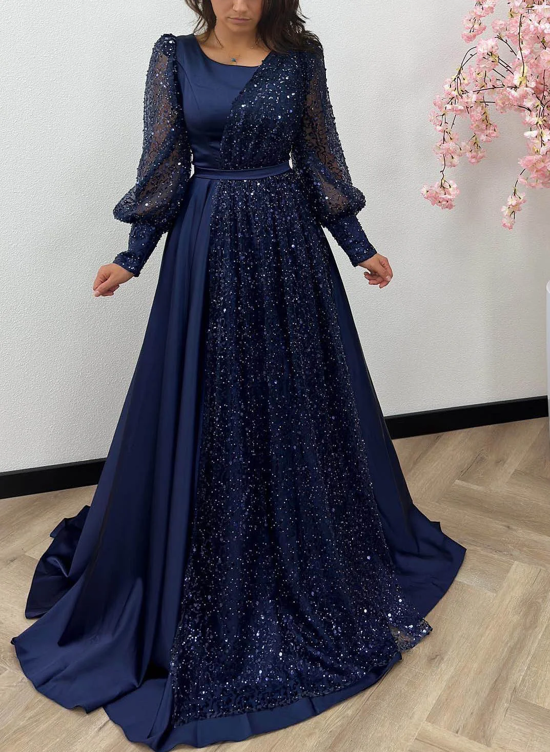 

Customized Elegant A-Line Lace Lantern Long-Sleeved Women's Ball Dress Round-Neck Formal Occasion Party Evening Dress Mom Dress