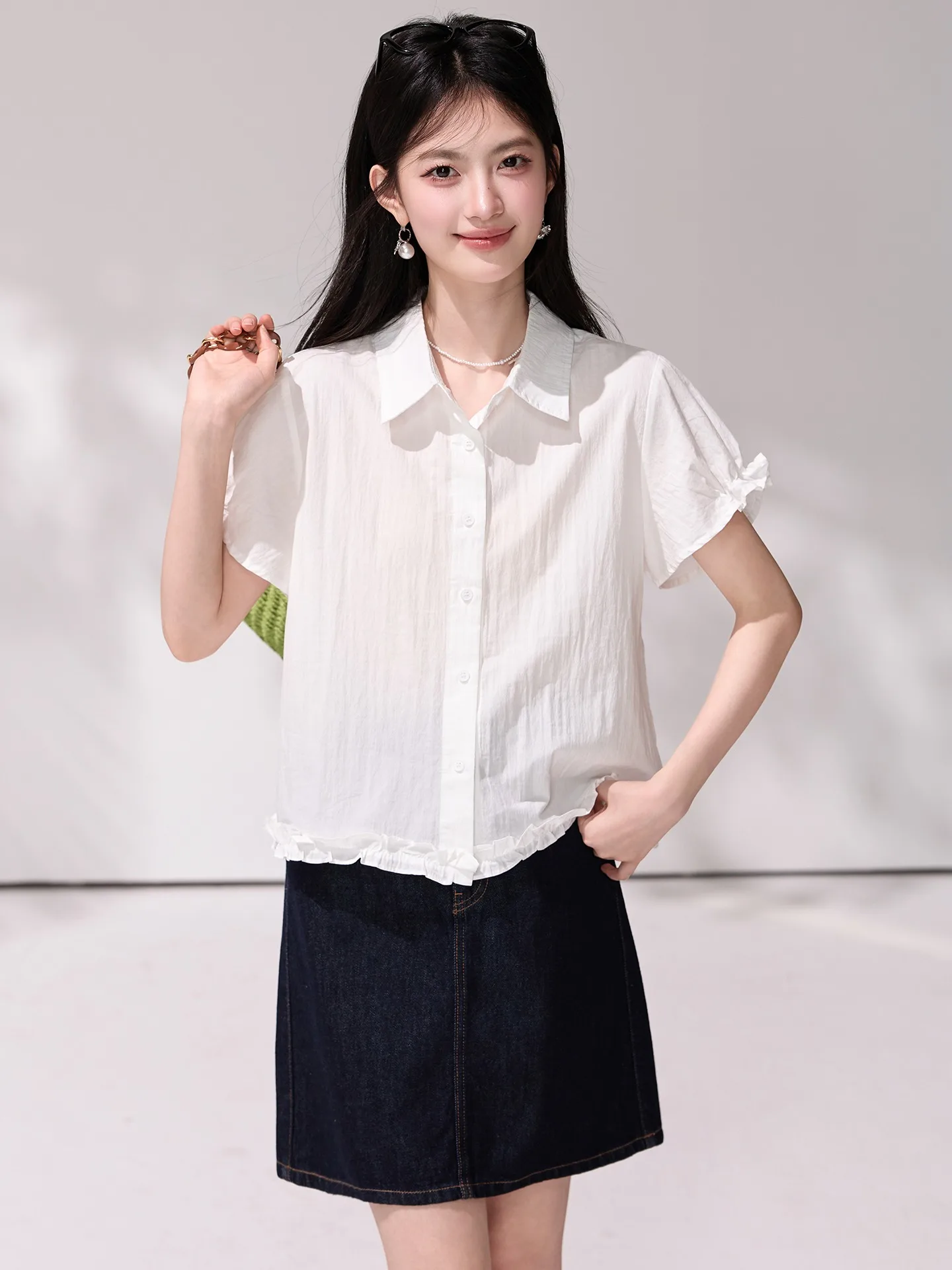

White Casual Collar Texture Bubble Sleeve Shirt Women Summer Beautiful Short Sleeve Top Wooden Trim Slimming Hemline