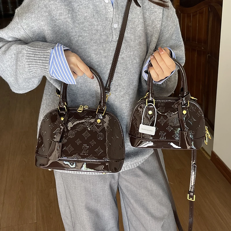 Luxury style women's handbag, fashionable women's zipper crossbody bag, elegant women's chain shoulder bag