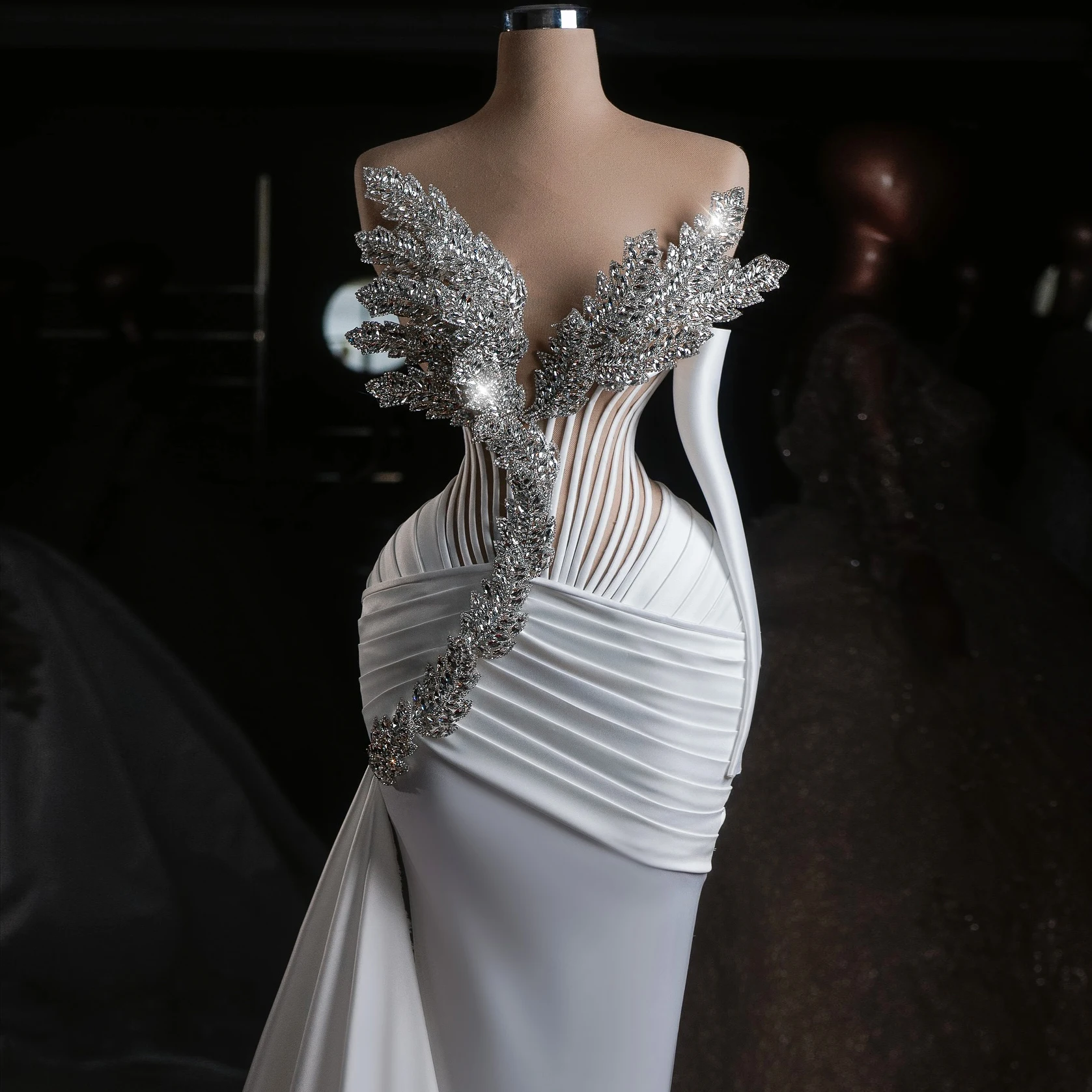

Elegant Ivory Mermaid Wedding Party Dress with Side Tail Silver Crystal Flower 3D Appliques Formal Occasion Robe de Mariee 2025