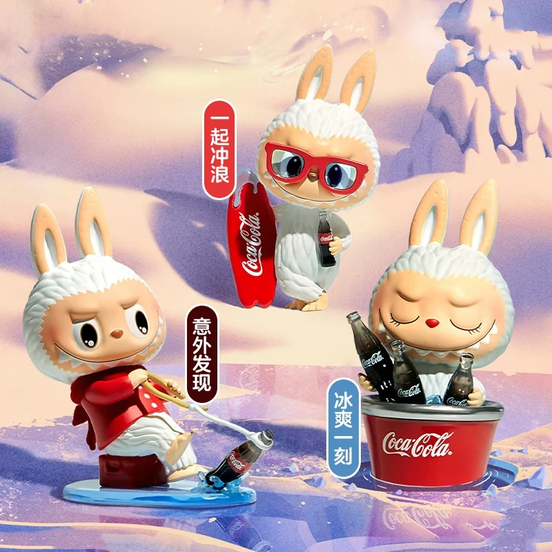 Disponibile The Monsters Coca-Cola Series Scatola cieca azionata a mano Labubu Kawaii Mystery Box Desktop con regali di Natale per una ragazza