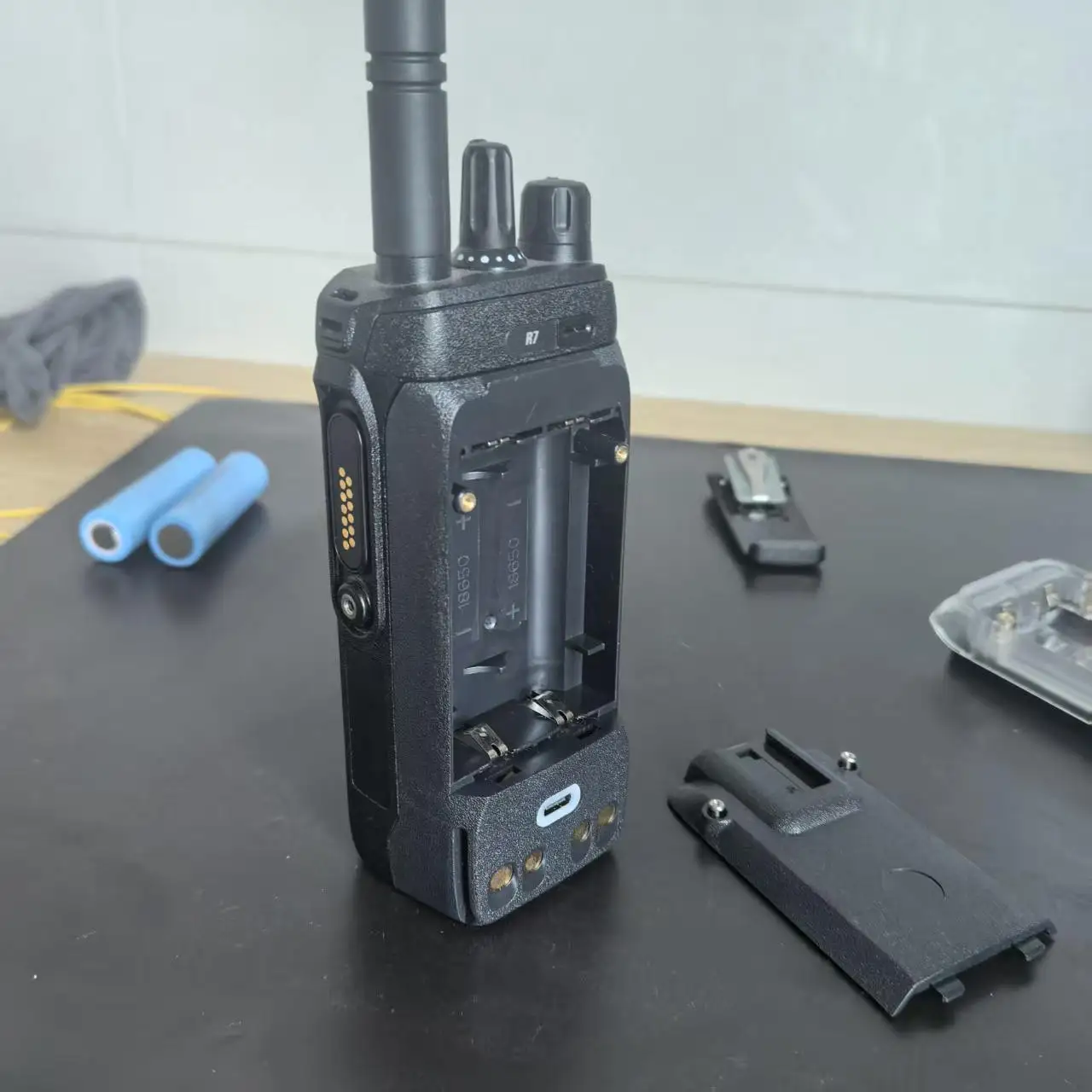 Vano Batteria R7 per Walkie Talkie Motorola Compatibile con R7a PMNN4808 PMNN4809