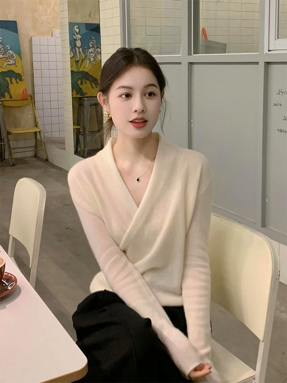 

White Knitted Cross V-neck Base Shirt Women's Autumn Winter Slimming Inner Wear French Style Soft Polyester Long Sleeve Top