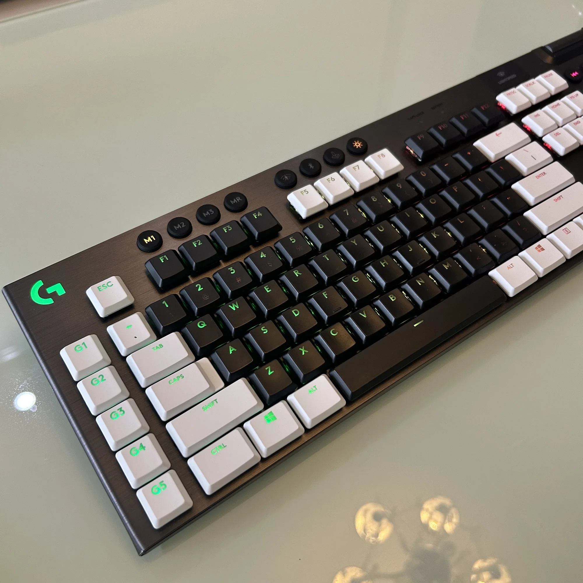 

Новый набор колпачков подходит для Logitech G913/G915/G813/G815/TKL и других клавиатур. Двухцветный дизайн с хорошей прозрачностью.
