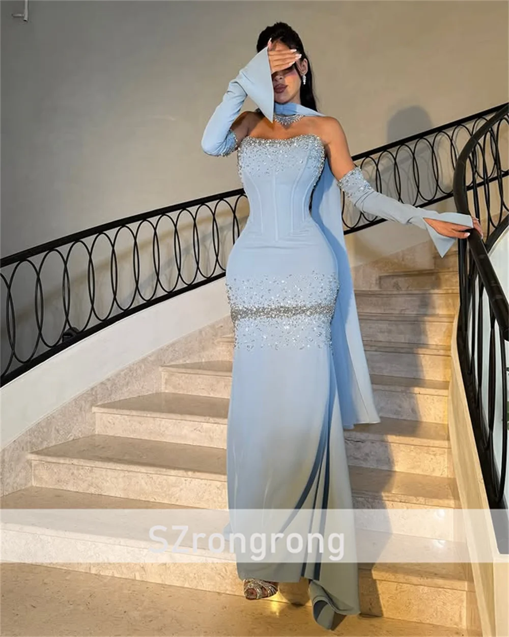 Glamuroso vestido de noche de satén sin tirantes con cuentas de cristal, vestido árabe saudí hasta el suelo sin espalda con corte hecho a medida