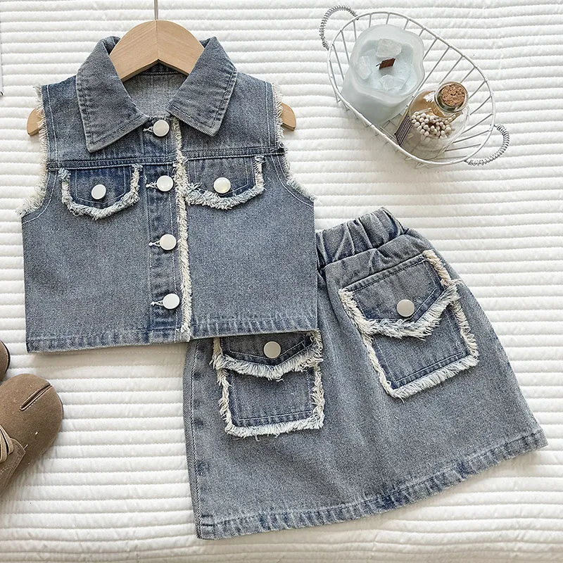

Летняя одежда для маленьких девочек из 2 предметов, корейская модная джинсовая одежда без рукавов, синие топы + юбка, детские комплекты и наряды, детская одежда B251