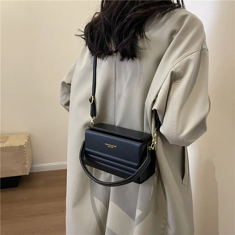 حقيبة صندوق شتوي، محفظة مربعة بسيطة للنساء، حقيبة كروس مدمجة من النهار إلى الليل، حقيبة كتف أنيقة ​