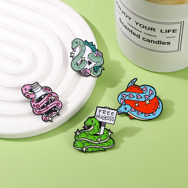 Cartoon Snake Animal Brooch Color Snake Green Pink Skeleton Snake Alloy Brooch Badge Bag Pendant Clothing Enamel Lapel Pin