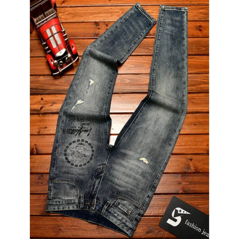

Мужские джинсы высокого класса с принтом, легкие роскошные трендовые уличные синие эластичные брюки с маленькими штанинами в стиле ретро