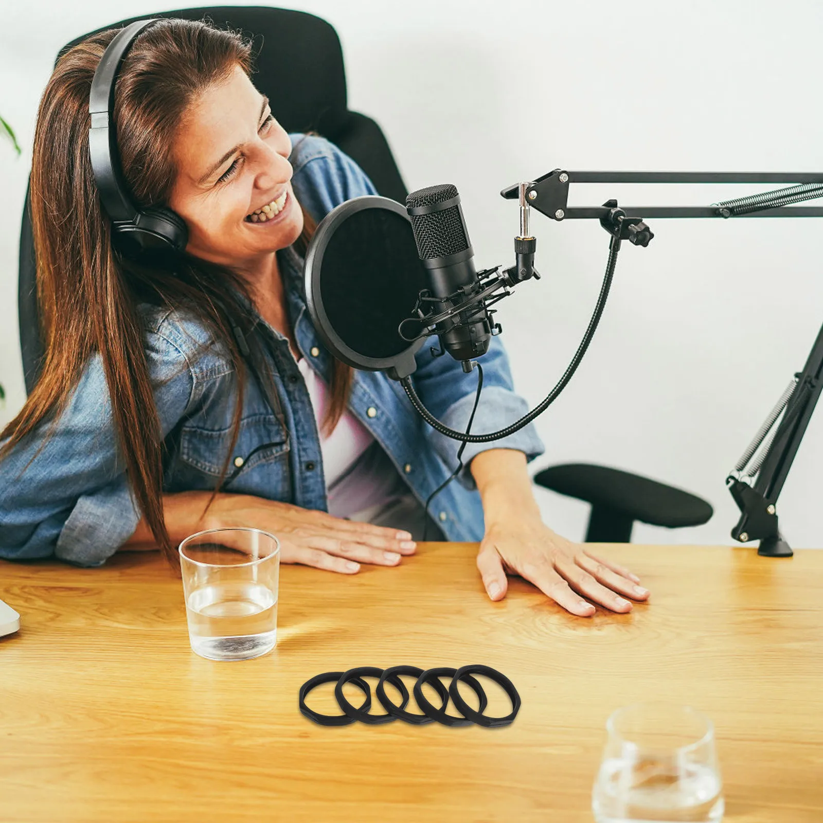 

5Pcs Microphone Anti-Fall Sleeve Holder Prevents Slipping and Shocks 8 Angles Protection for Ktv Dance Ball Conferences