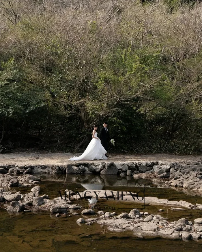 ZHUISHU 심플한 스트랩리스 한국 공주 웨딩드레스 웨딩드레스 오간자 아이보리 민소매 주름 맞춤 예쁜 신부 드레스