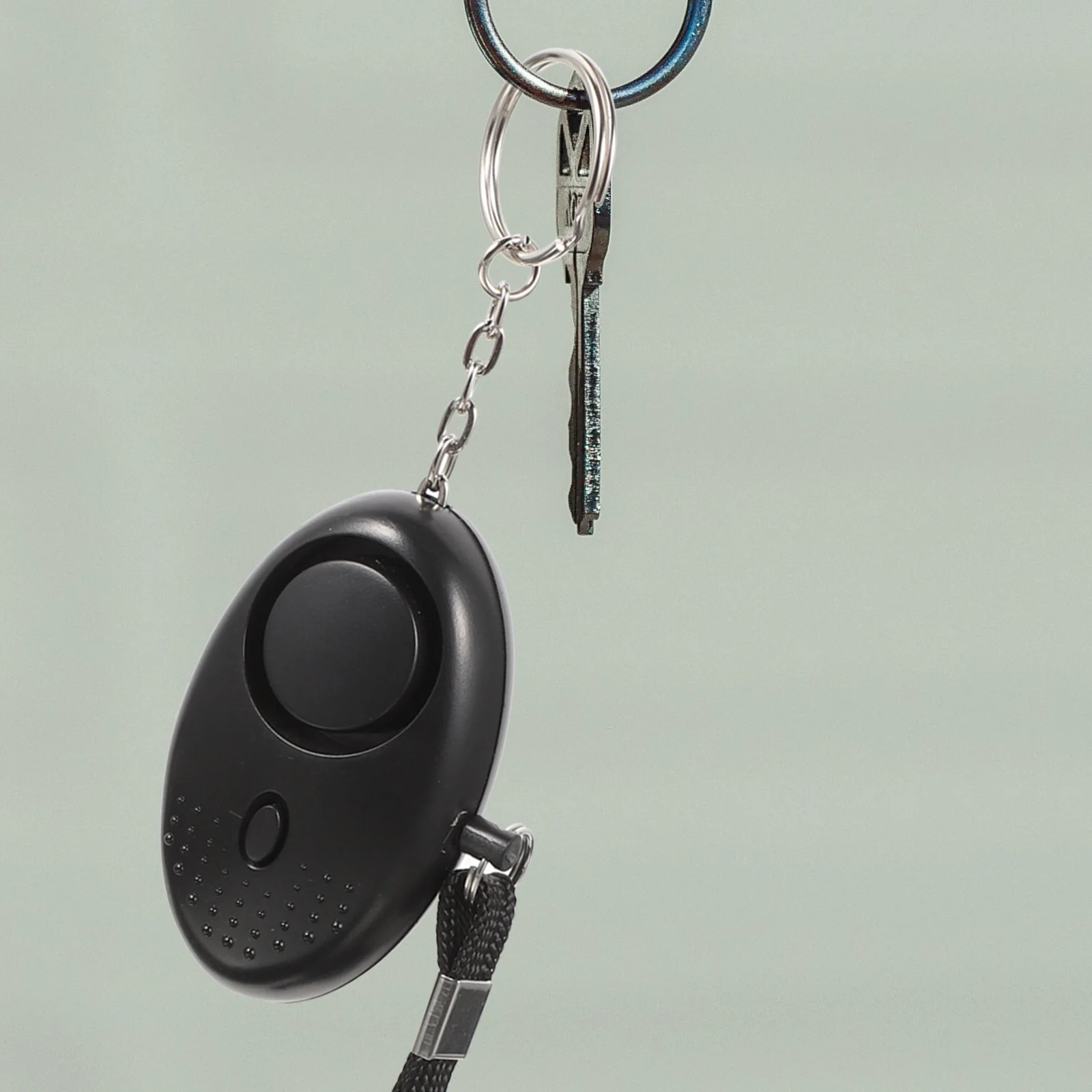 2 قطعة إنذار شخصي للطوارئ 130Db صفارة الإنذار بصوت عال مع جهاز أمان مدمج خفيف للسفر والمنزل وحماية سلسلة المفاتيح المدرسية