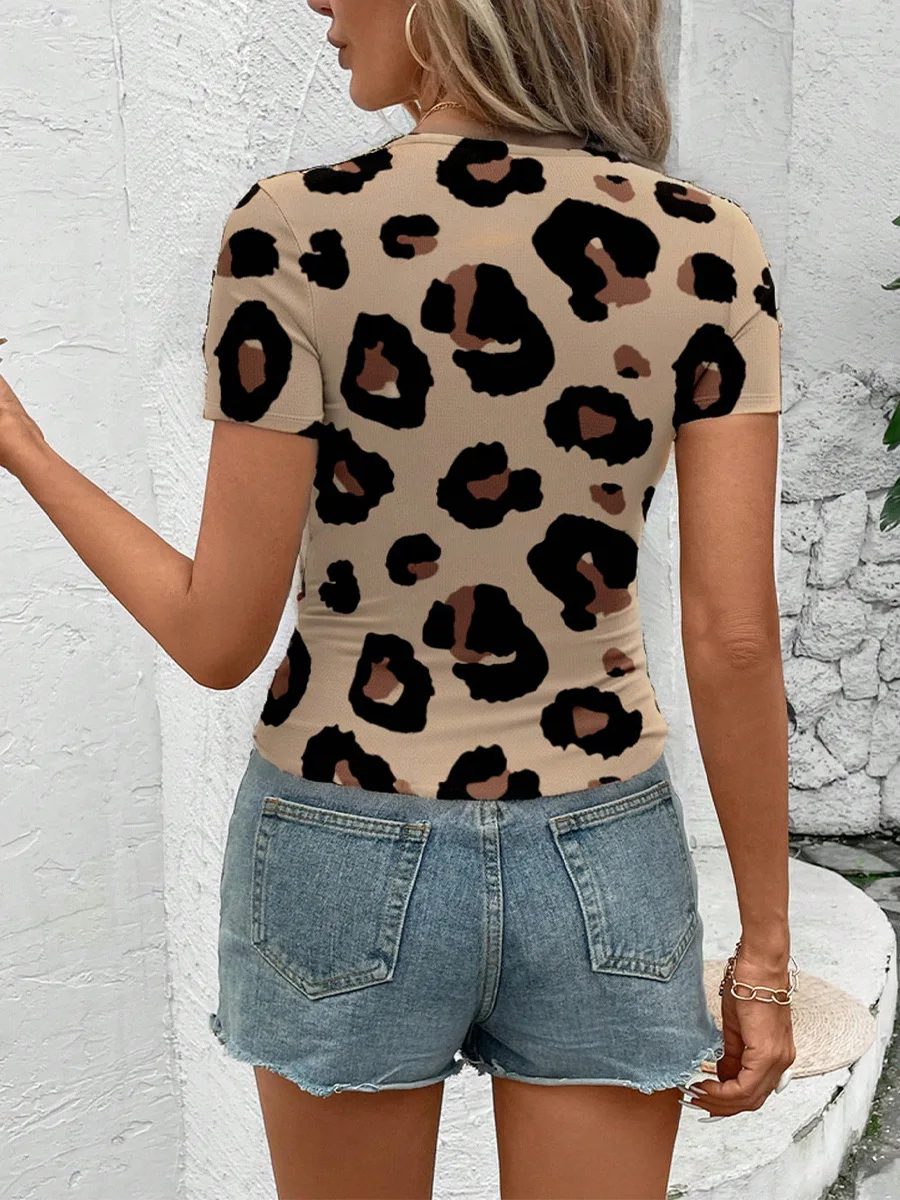 Nova moda 2025 casual verão sexy leopardo impressão camiseta com leite seda estiramento manga curta magro ajuste topo