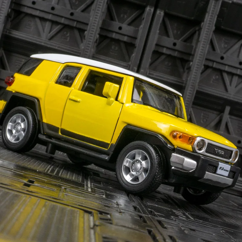 1/32 FJ Cruiser Alloy SUV Car Model Diecast Toy Pull Back Two Doors Openable Sound Light Collection Model