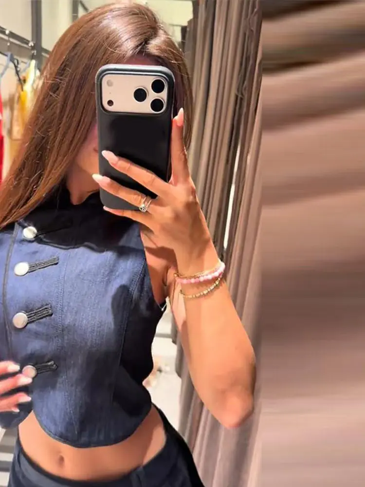 Neue sexy Damen-Partykleidung: Crop-Top mit seitlicher Knopfleiste, ärmellose Neckholder-Weste und Low-Waist-Shorts im Streetwear-Stil – Detail 7