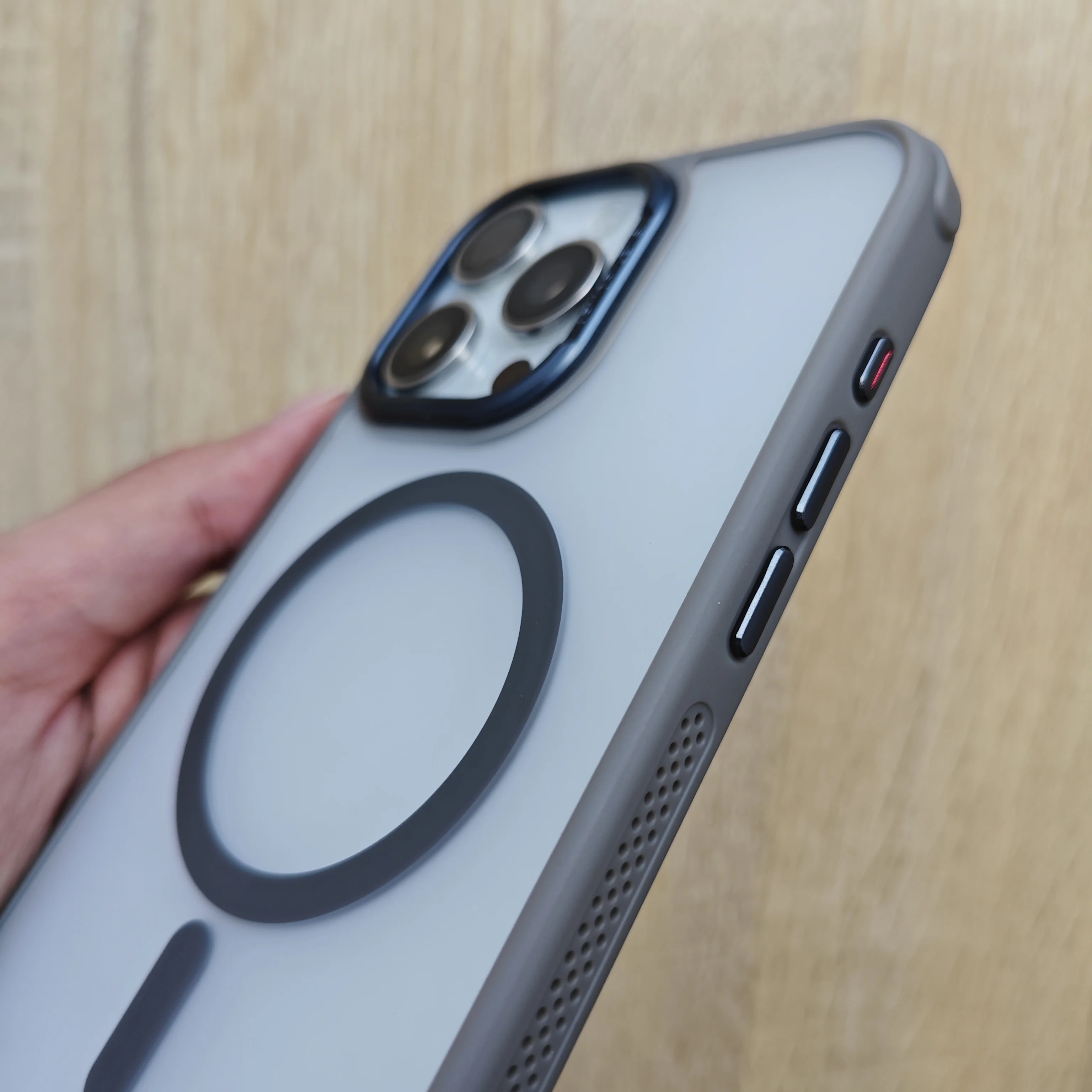 新しいマットアーマー MagSafe対応 高級マグネット式ワイヤレス充電ケース iPhone 17PM 16 15 14 17 Pro Max用 耐衝撃ハードカバー 17