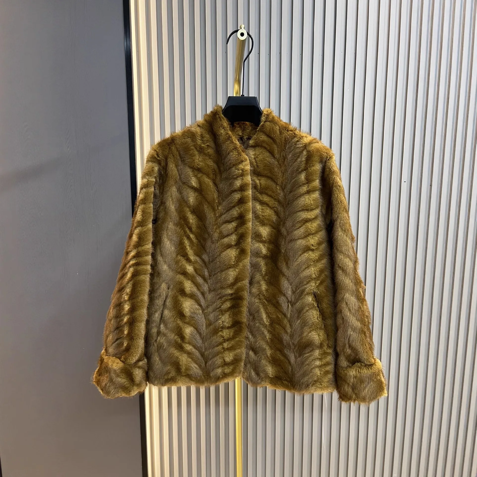 

Новая модная коллекция 2026: Элегантное теплое пальто из искусственного меха норки для женщин, свободный крой, утепленное, высококачественное