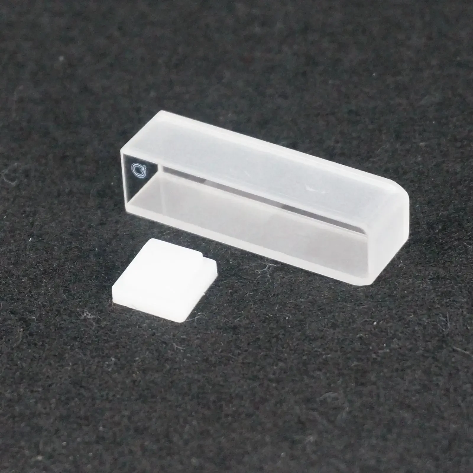 2Pcs 10mm Path Length JGS1 Quartz Cuvette Cell With Lid For Spectrophotometers