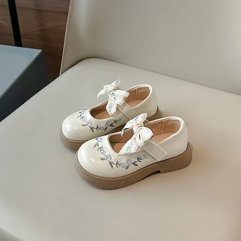 Elegante Mädchen Mary Jane Schuhe mit dicken Sohlen, bestickte Kinder-Lederschuhe, neue vielseitige Kinder-Prinzessin-Schuhe für Hochzeitsfeier