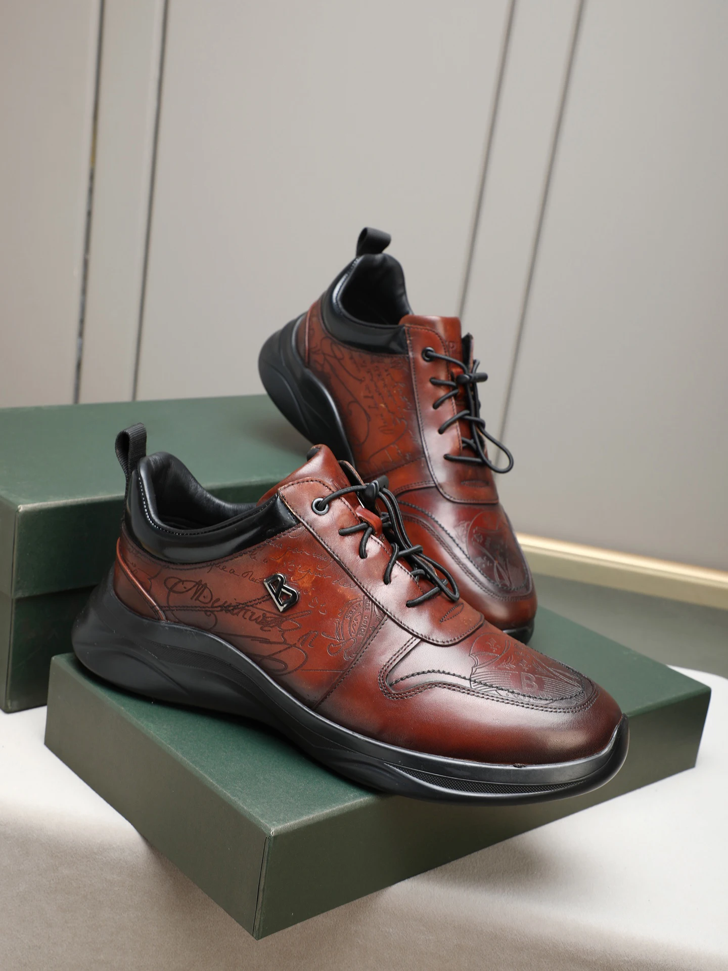 BLLIYOSS 2026 Men Shoes Calf Leather stitching Three dimensional relief sculpture Embossed badge pattern 1895 Paris Old money