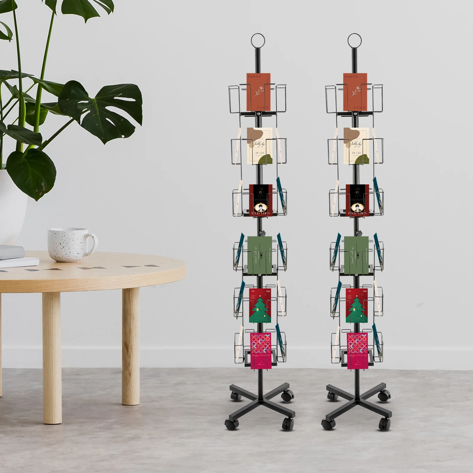 Porta biglietti d'auguri a sei piani in ferro nero da 1,73 metri di altezza Espositore per carte rotante a 24 bit con ruota del freno