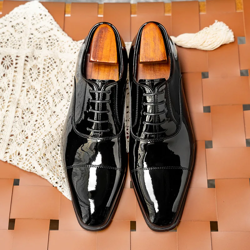 Business three-joint men's leather shoes, gentleman's patent leather, shiny, comfortable, versatile, trendy shoes