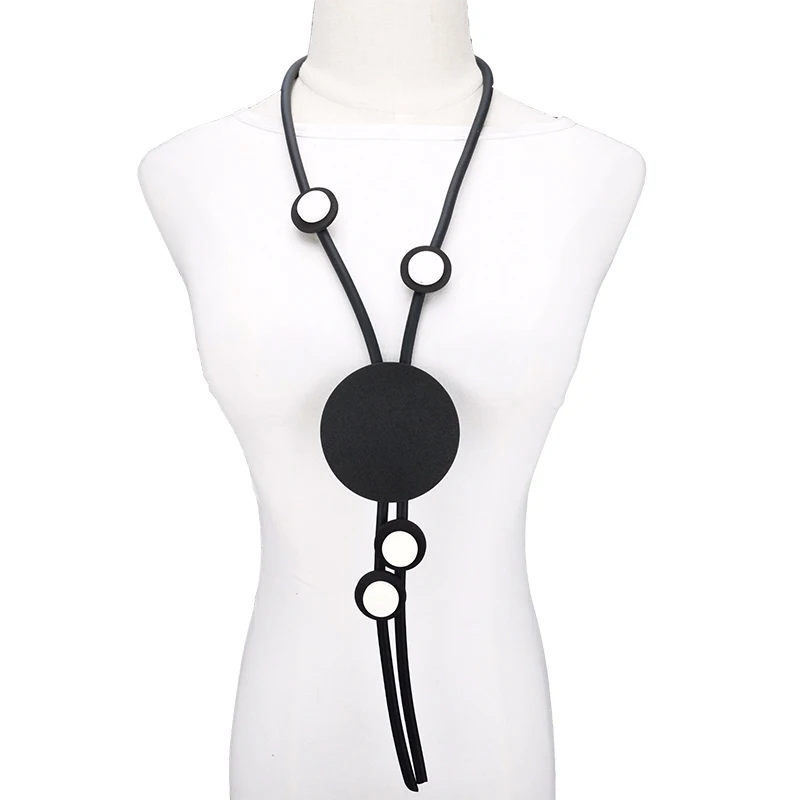 New Ethnic Style White Disc Handmade Wooden Accessories Design Black Rubber Chain Gothic Bohemian Style Accessories Necklace