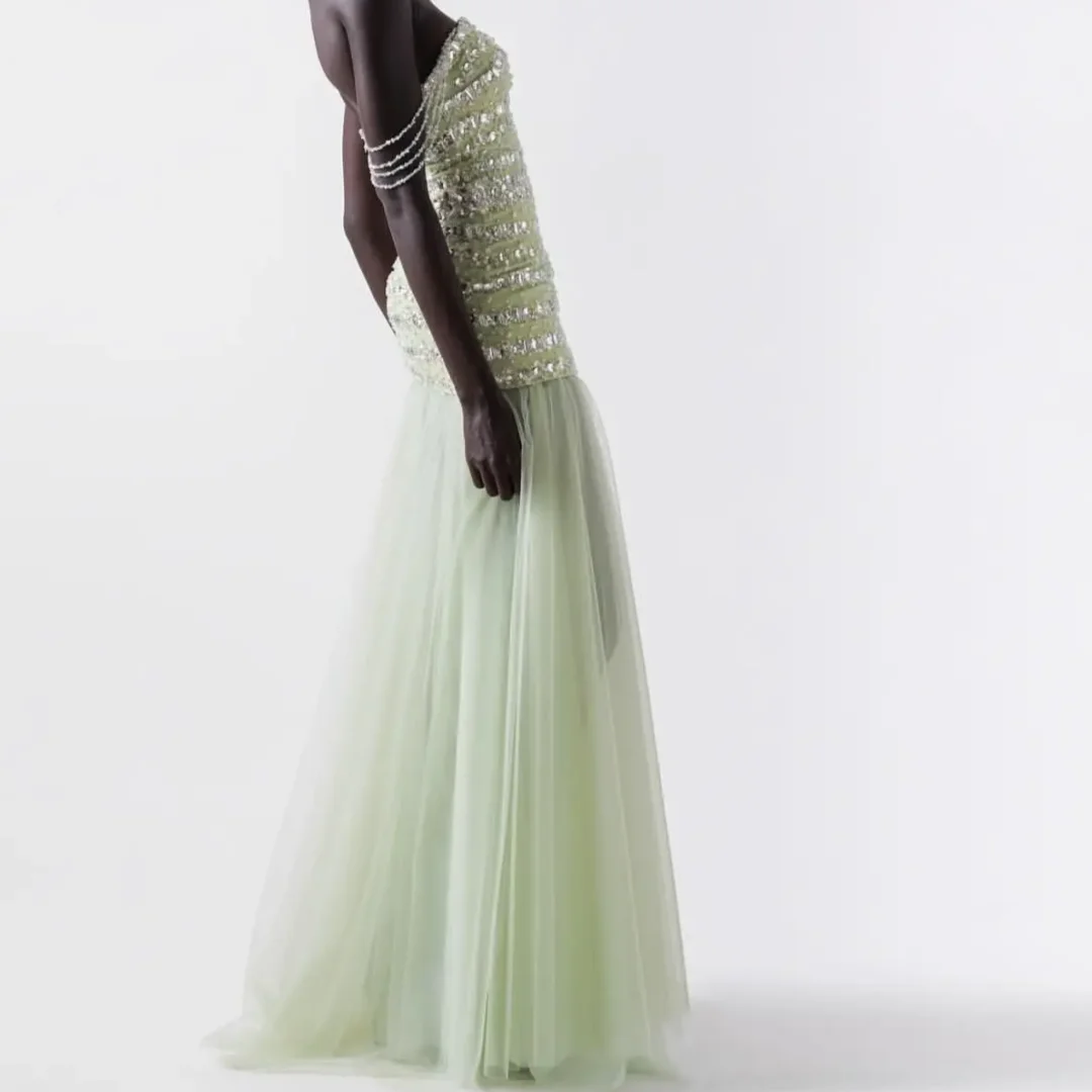 Himmelgrüne Perlen, trägerlos, plissiert, bodenlang, Partykleider, Saudi-Abendkleider, lange formelle Damen-Abschlussballkleider, individuell gestaltet