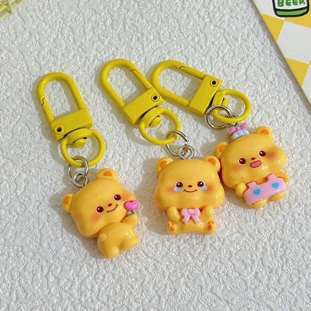 Подвеска в виде медведя из смолы