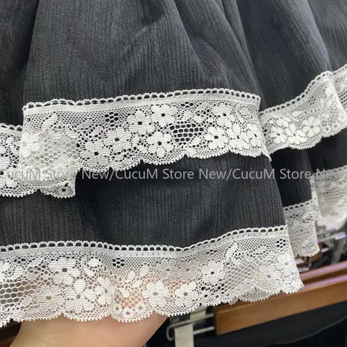 Imagen 2 del producto Otoño Invierno dulce Kawaii faldas de encaje negro una línea Y2k volantes Mini falda ropa de calle cintura alta diseño de falda de moda coreana