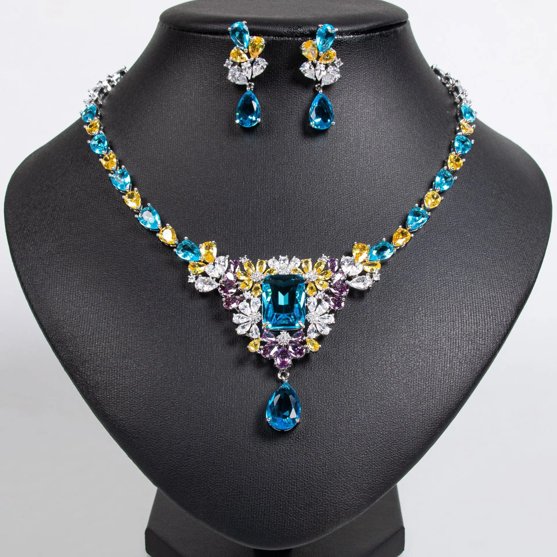 

Stylish Luxury Water Drop Square Gem Necklace Earrings Set Niche Design Bridal Jewelry Accessories
