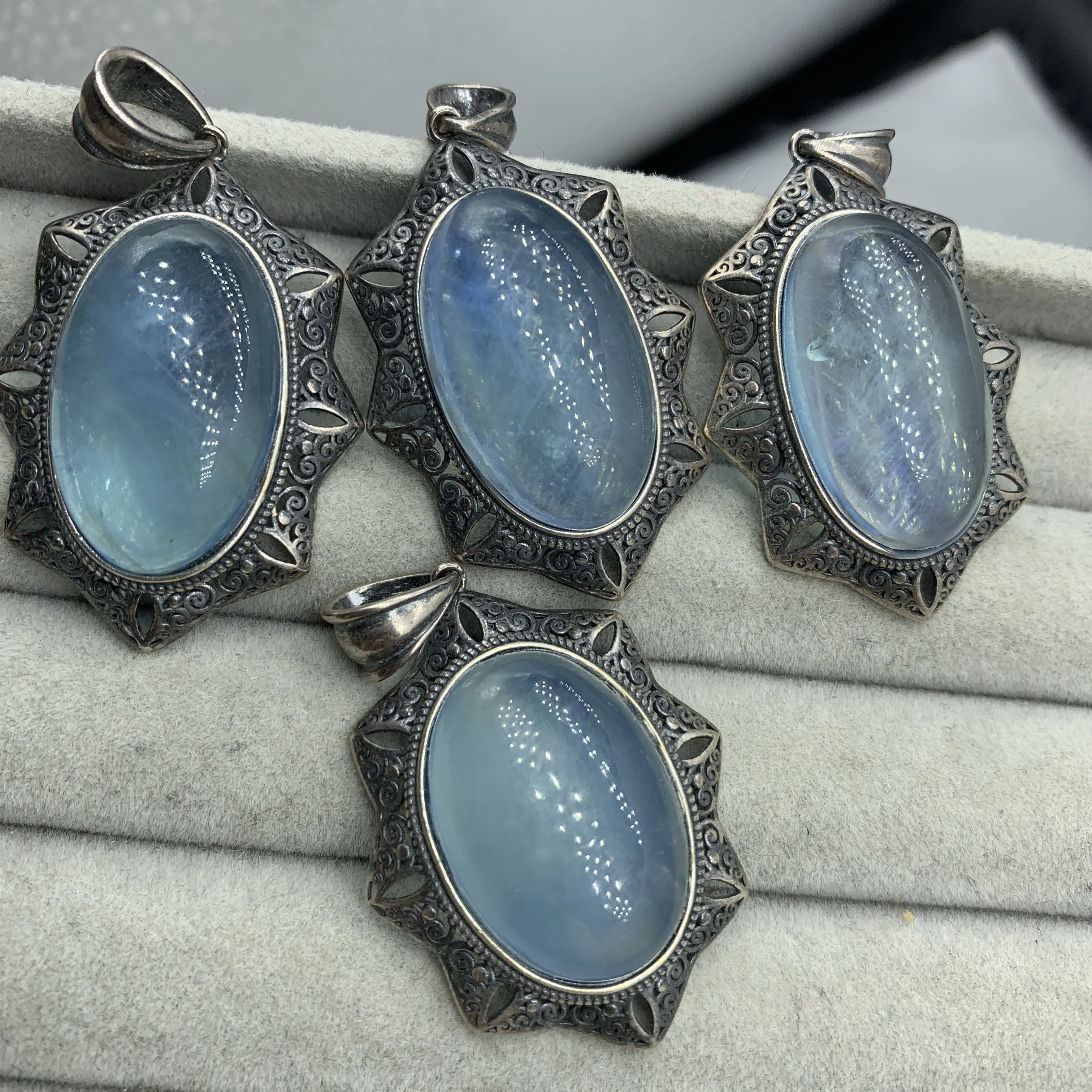 

1pc Natural Aquamarine Oval Necklace Pendant with Silver edge