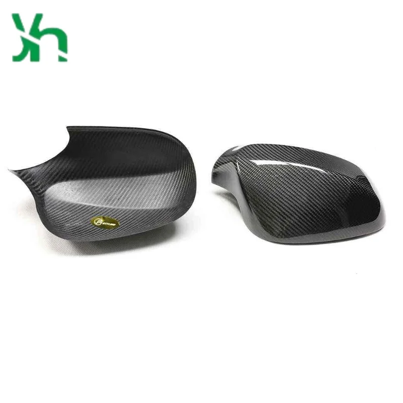 Osłona obiektywu z włókna węglowego E92 LCI do BMW E92 E93 2010-2011, możliwość mieszania z innymi przedmiotami.