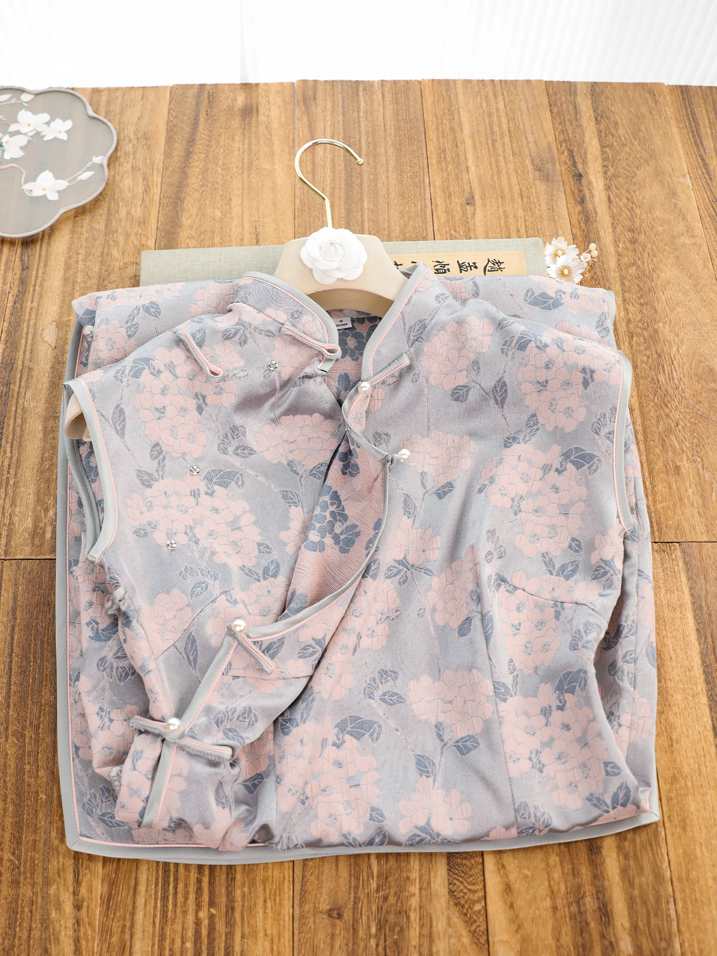 

Qipao Women's Long Dress V-Neck Short Sleeve Breathable Comfortable Daily Wear Retro Style Full Slit Low Slit Floral Print