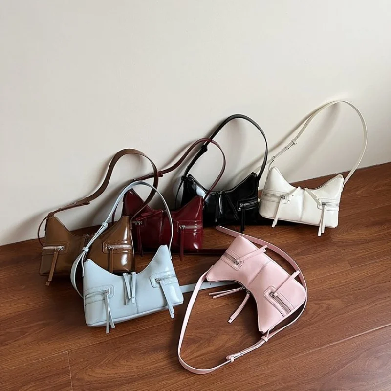 

Fashionable Ladies Crossbody-Bag Crafted From Velvety Leather Boasting High-End Quality And Casual Vintage Daily Look ​