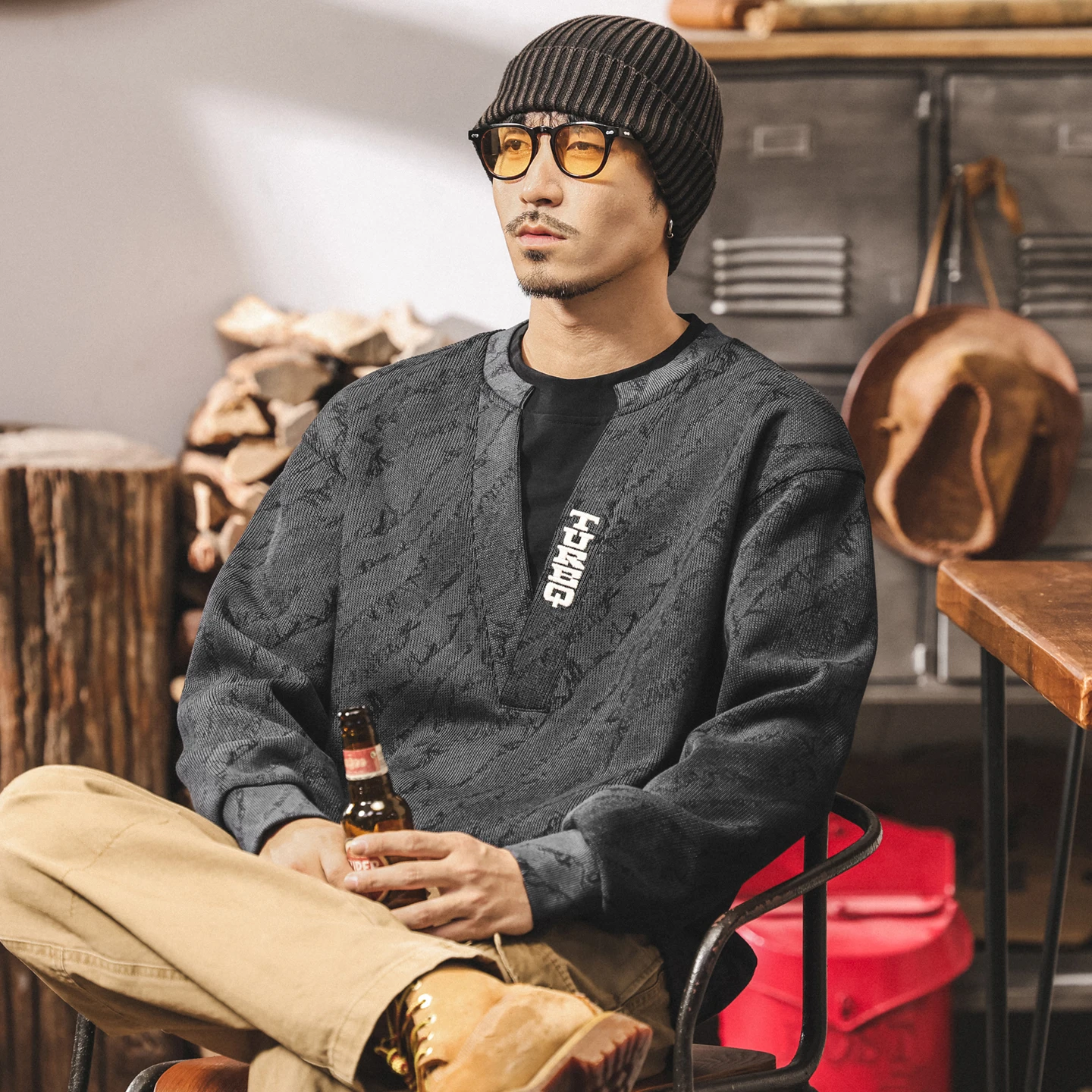 

Men's Spring and Autumn's new retro heavyweight hoodie, a trendy V-neck loose men's top