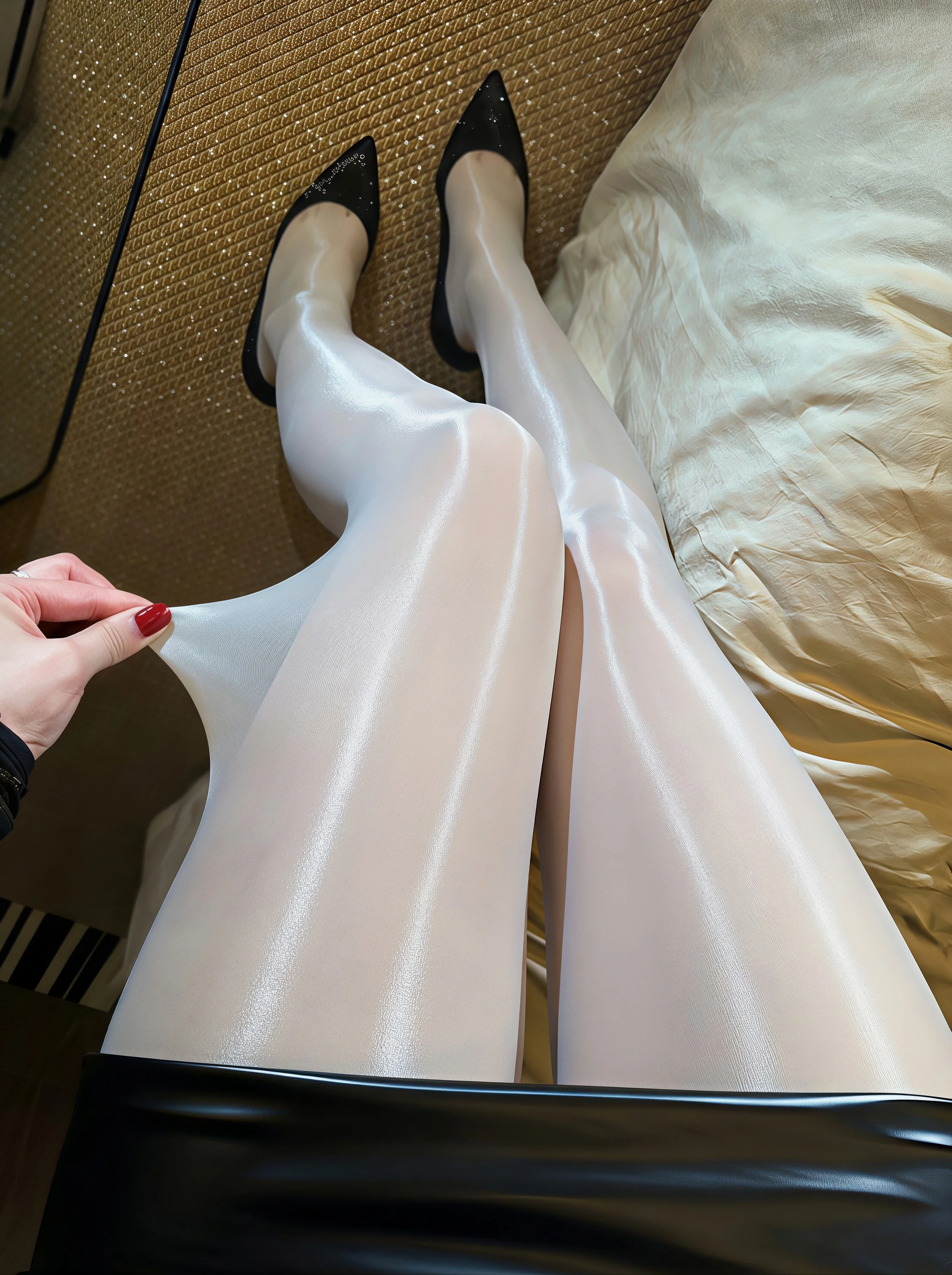 Women White Glossy Oil Sheen Pantyhose Silky Shiny Aurora High Stretch Tights for Dating Photoshoot Daily Outer Wear