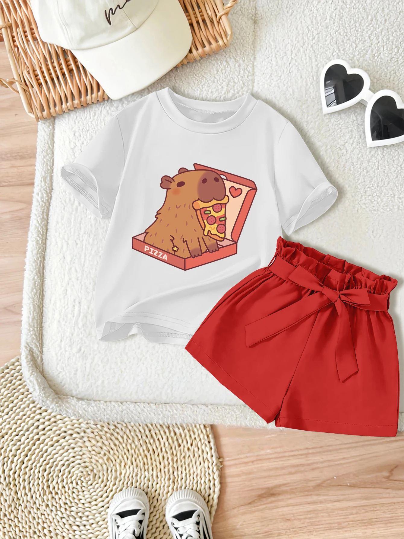 

Летний милый комплект из 2 предметов: футболка для девочек и тканые шорты с бантом с принтом капибары и пиццы