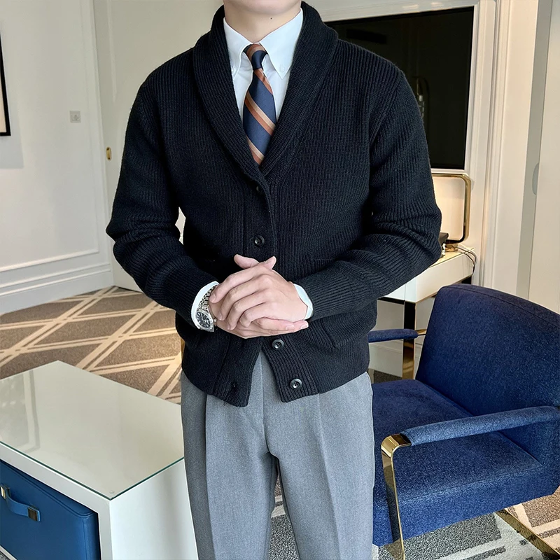 الشتاء الرجال محبوك أزرار فاخرة سترة Sweatercoat طويلة الأكمام ملابس الشارع الشهير دعوى طوق الصلبة Vintage معطف 2025 جديد