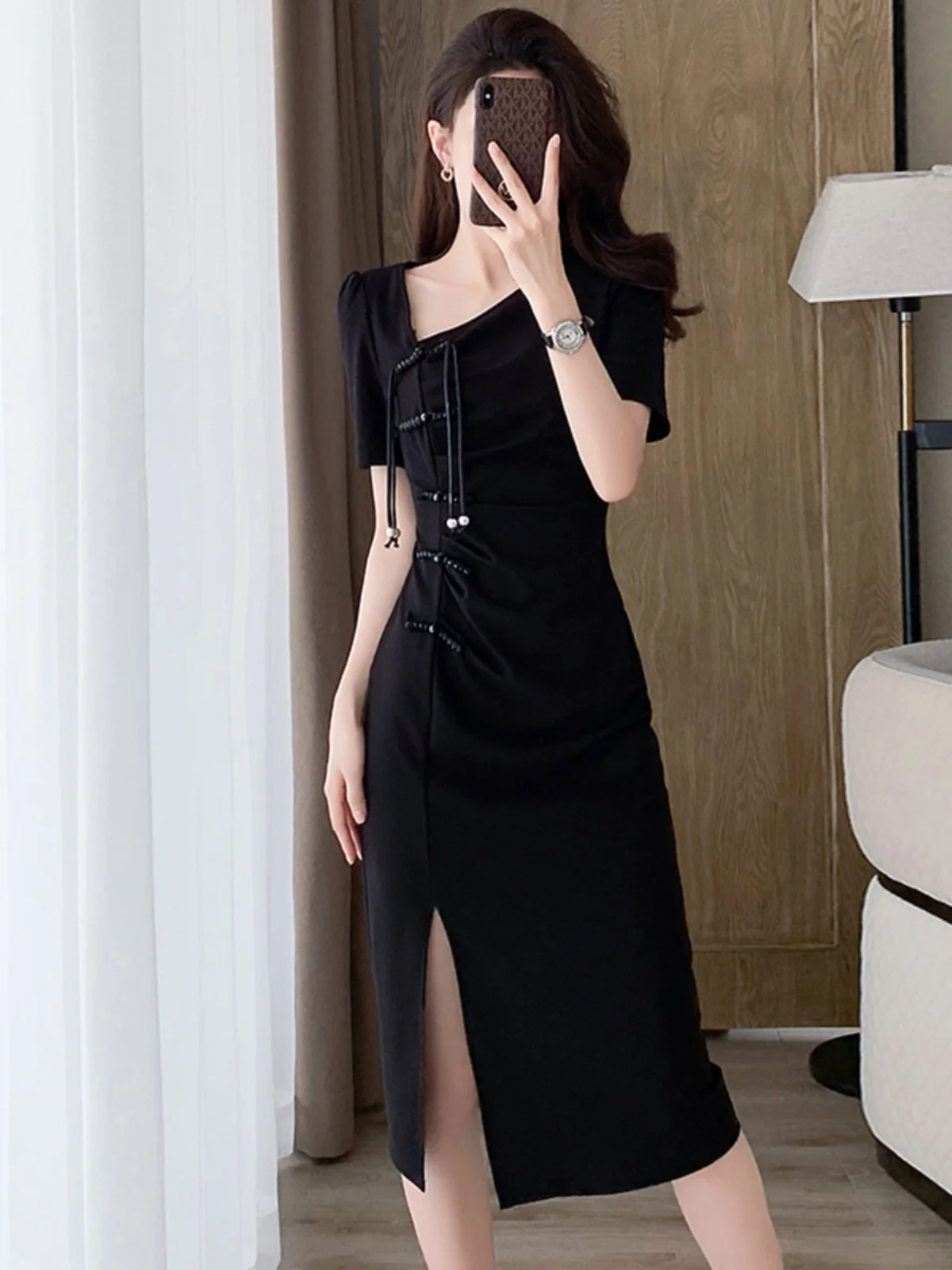 

Сексуальное летнее платье с коротким рукавом для женщин, новый стиль, элегантное, стройнящее, черное, в национальном стиле, с пуговицами и разрезом, милое и стильное.