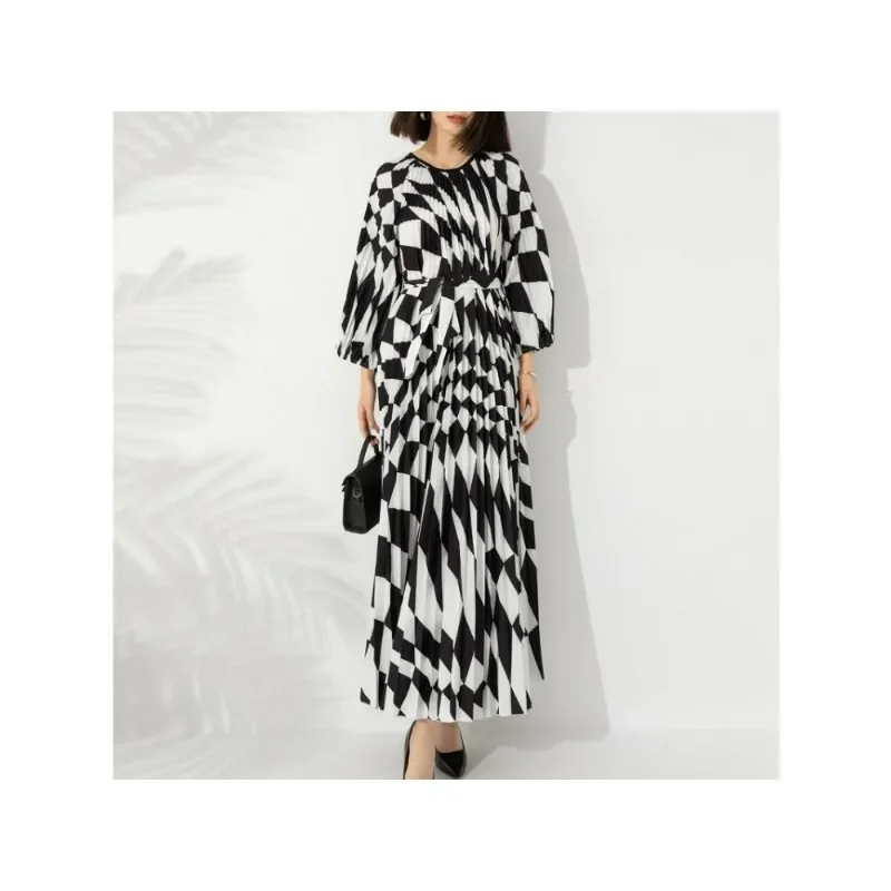 

Pleated Loose Plus Size Dress New Printed Long Sleeve Round Neck Pullover Waist Tie Up Black and White Color Matching Long Dress