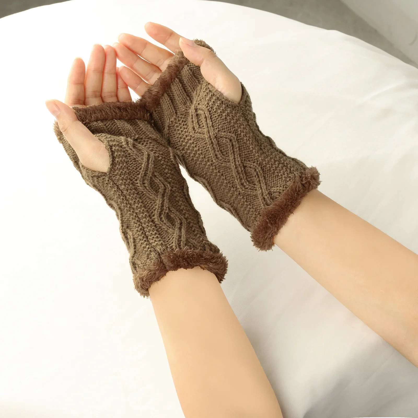 Fleece Thickened Gloves Cropped Winter Warm Fur Gloves Acrylic Velvet Mittens for Women Girls Knitted Fingerless Plush Sleeves