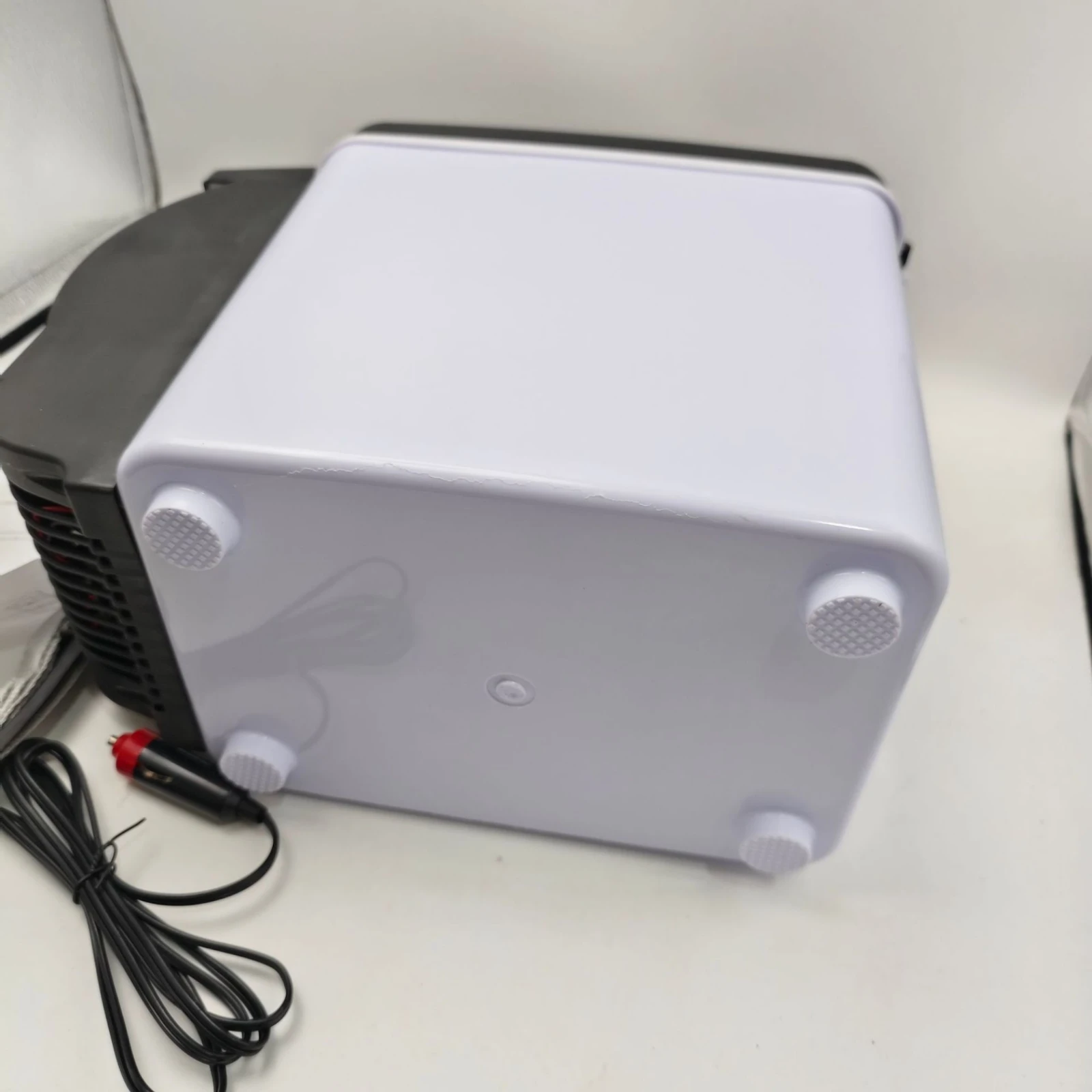 Thermoelectric Car Fridge Cool and Warm Portable Electric Cooler 12 Volt Cooler Cup Holders Portable Refrigerator Compact image 2