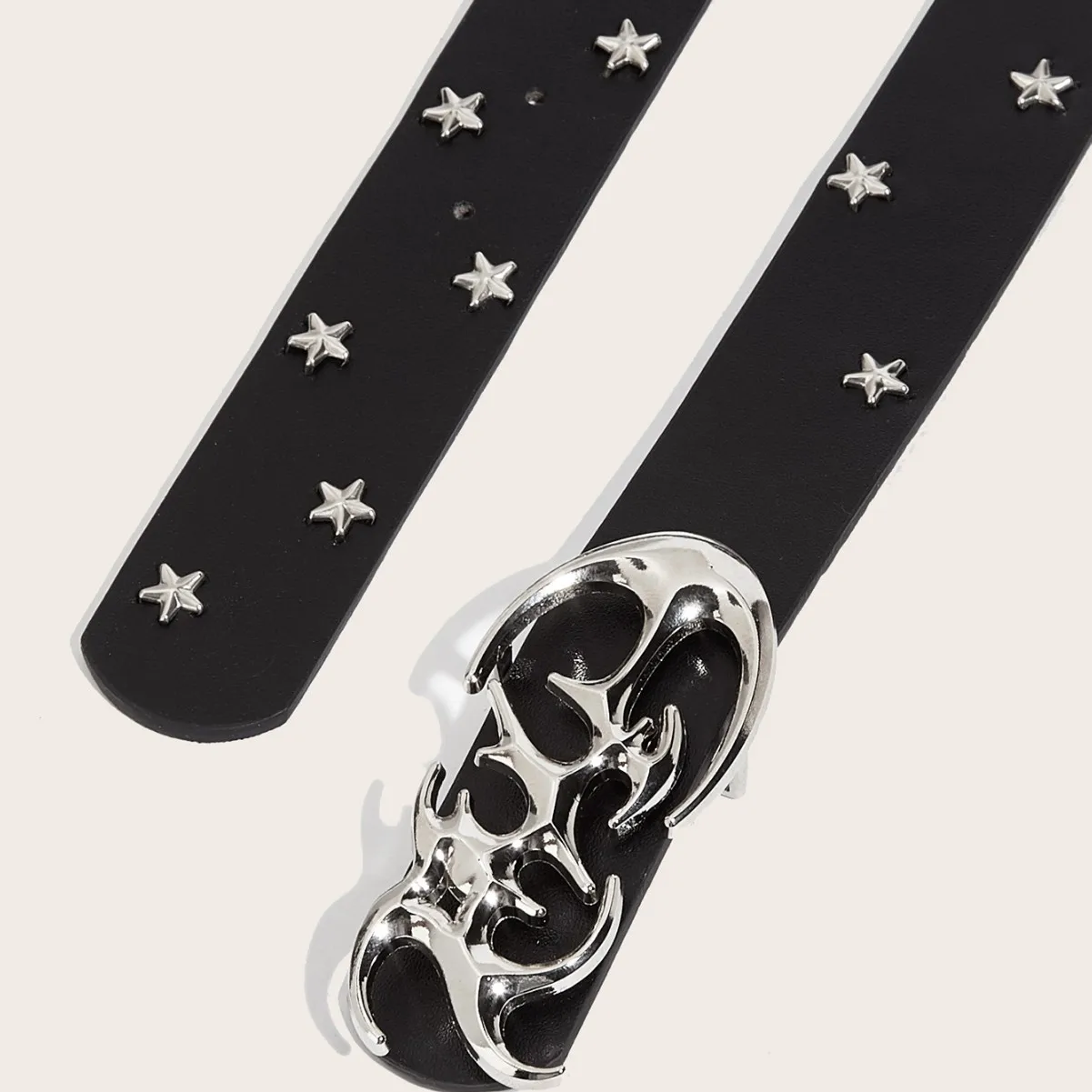 Новая женская мода с нишевым дизайном и пряжкой в виде звезды в 2025 году и универсальные джинсы с украшением в стиле ретро в тренде