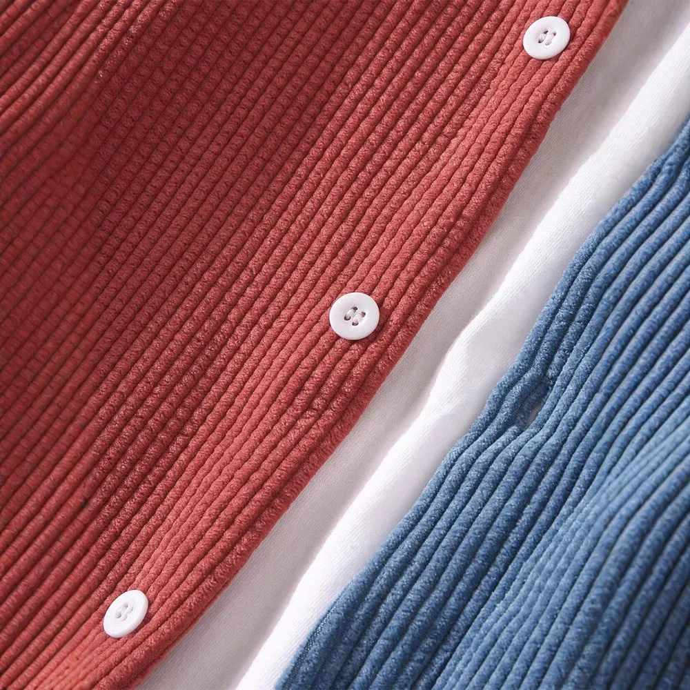 Giacca calda in velluto a coste di colore a contrasto da uomo nuova moda 2024 autunno e inverno nuova giacca da uomo camicia con risvolto T-shirt alla moda 한상