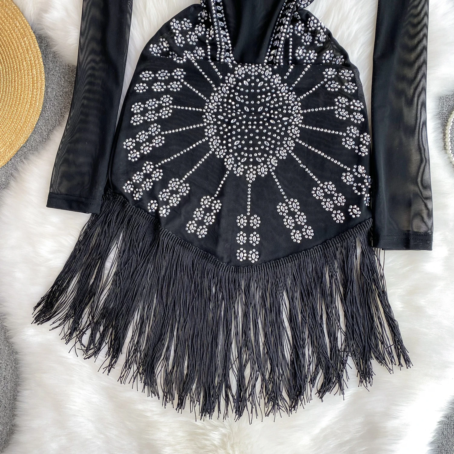 ชุดเดรสซีทรูประดับเพชรและพู่ห้อย ดีไซน์เซ็กซี่ สำหรับผู้หญิง สไตล์ฮอตสวีท สีดำ  สำหรับออกเดท ปาร์ตี้ ไนท์คลับ หรืองานกลางคืน